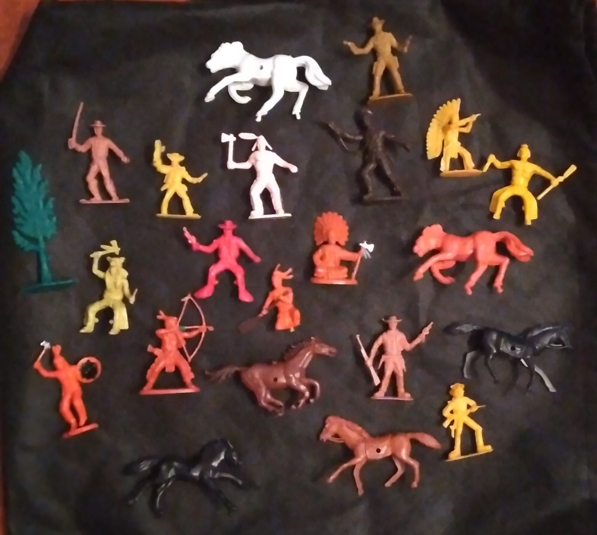 Bonecos Índios e Cowboys + Cavalos + Acessórios