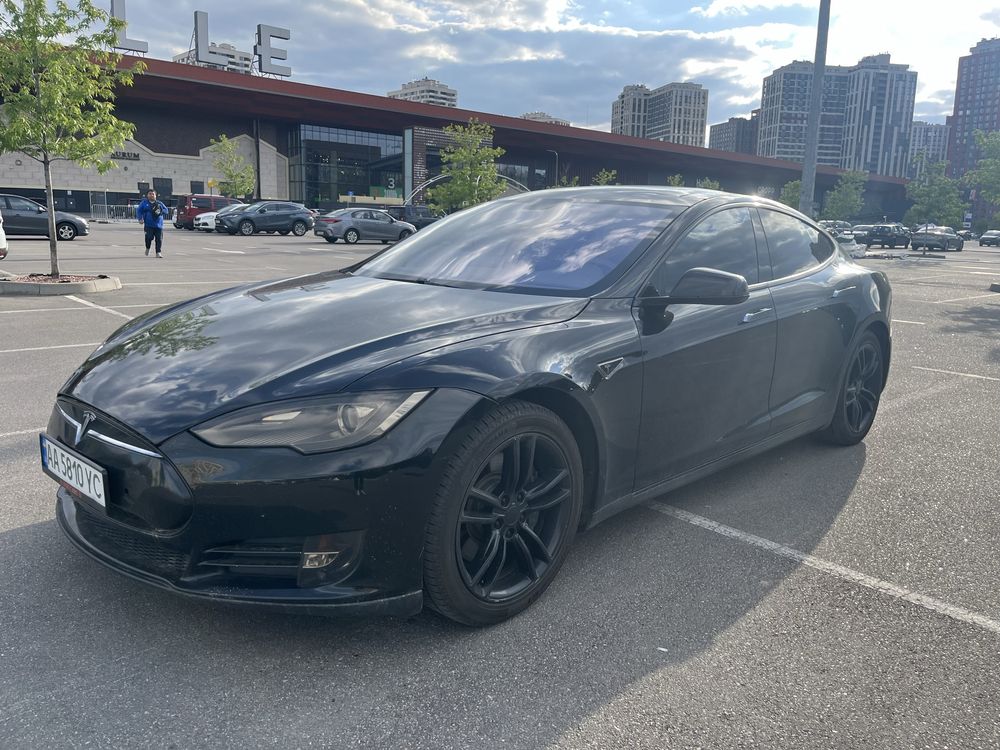 Прокат авто оренда Tesla S аренда для такси