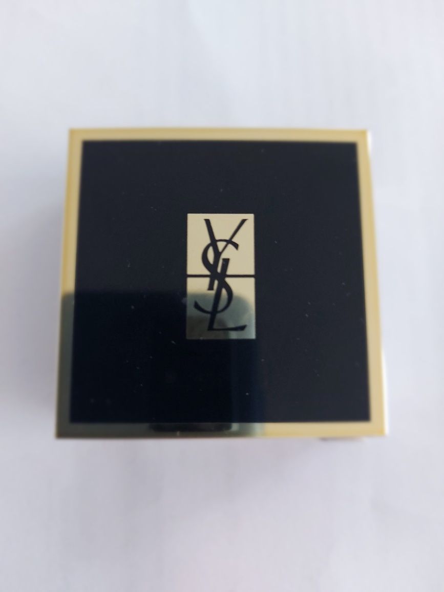 Cienie do powiek Yves Saint Laurent Satin Crush Mono