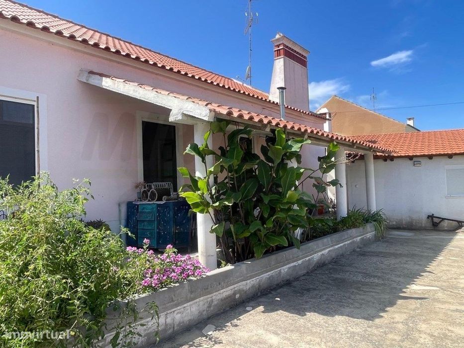 Moradia única na Abela - Espaço, Conforto e Tradição!