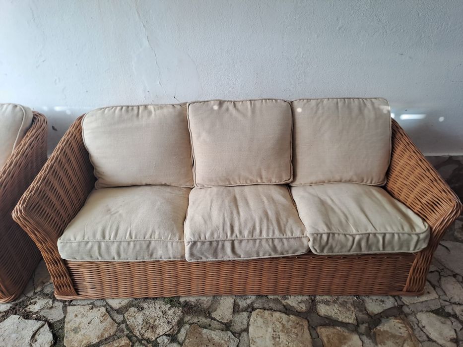 Conjunto de sofa de vime. Para  desocupar.