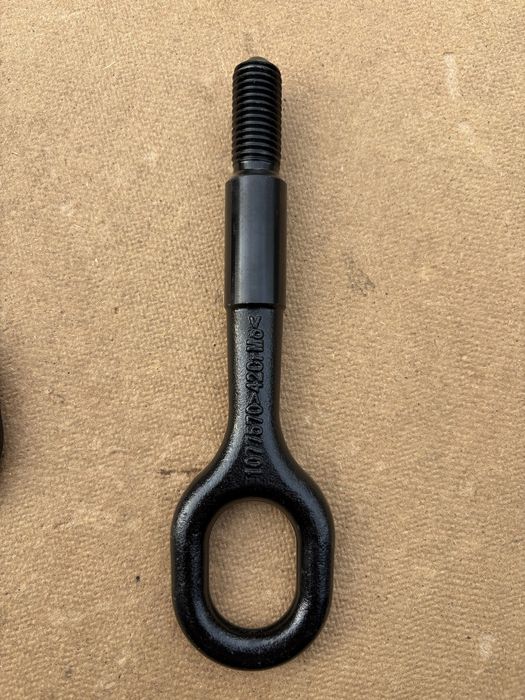 Крюк гак буксирувальний Tesla Model 3