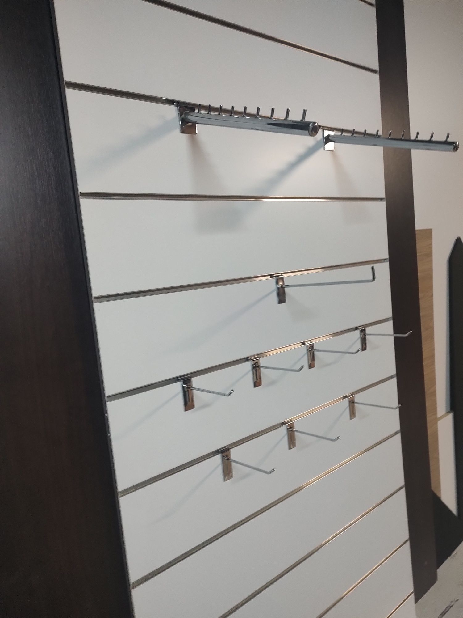 Panel do ekspozycji towaru z wkładką Alu płyta MDF bialy