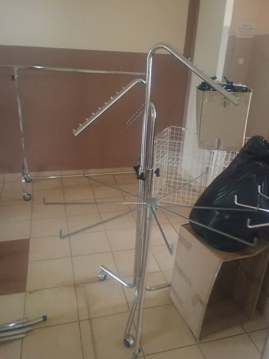 Wieszaki, stojaki na odzież