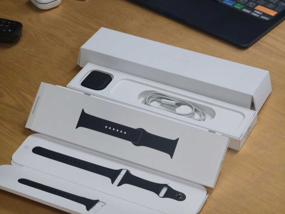 Apple Watch 7 45 mm Komplet