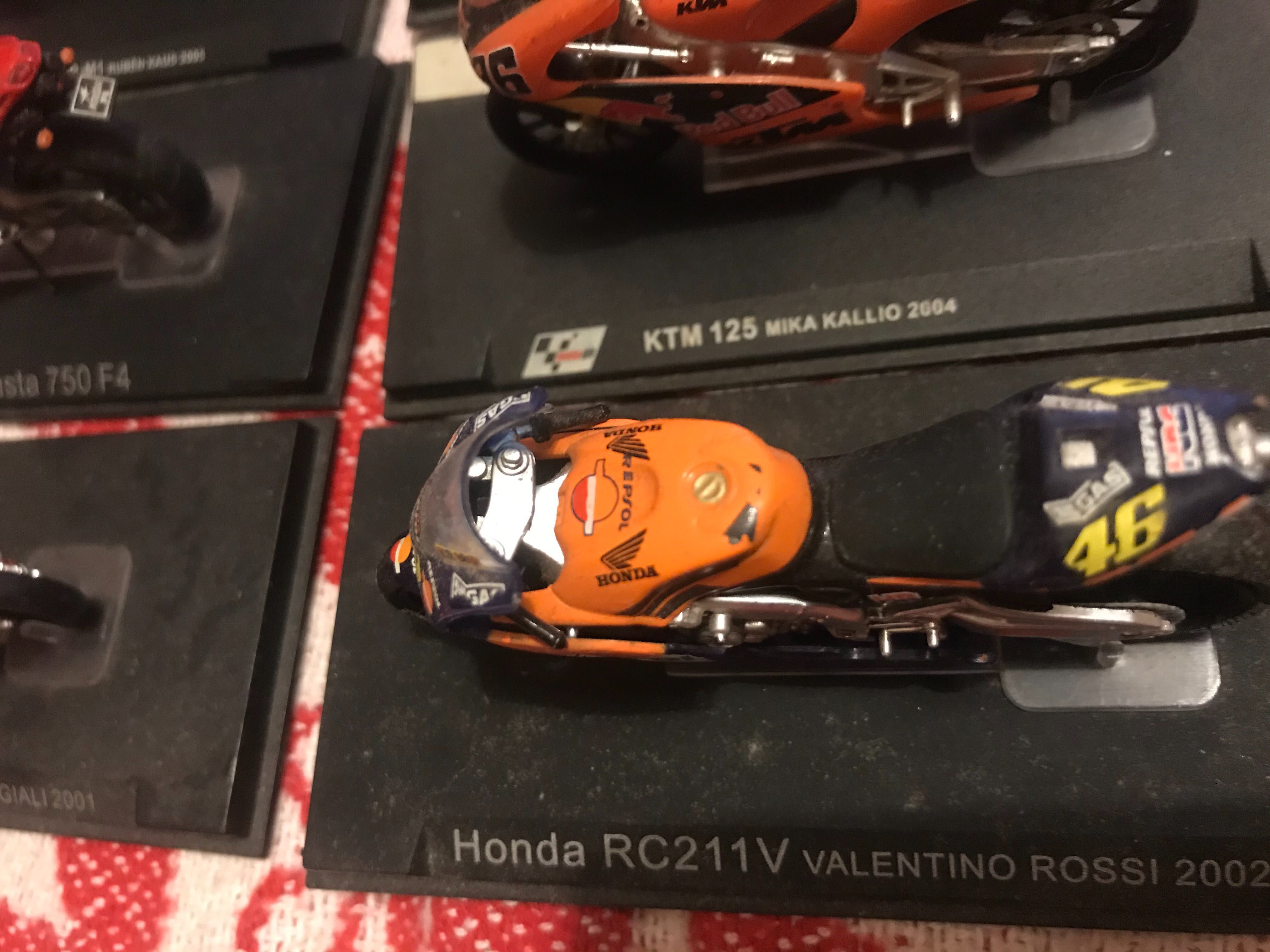 7 Miniaturas motas com defeito