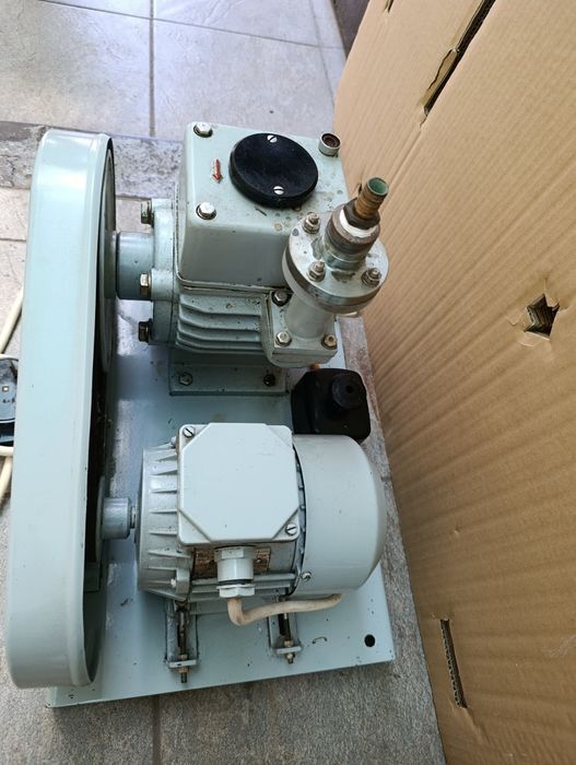 Вакуумный  насос