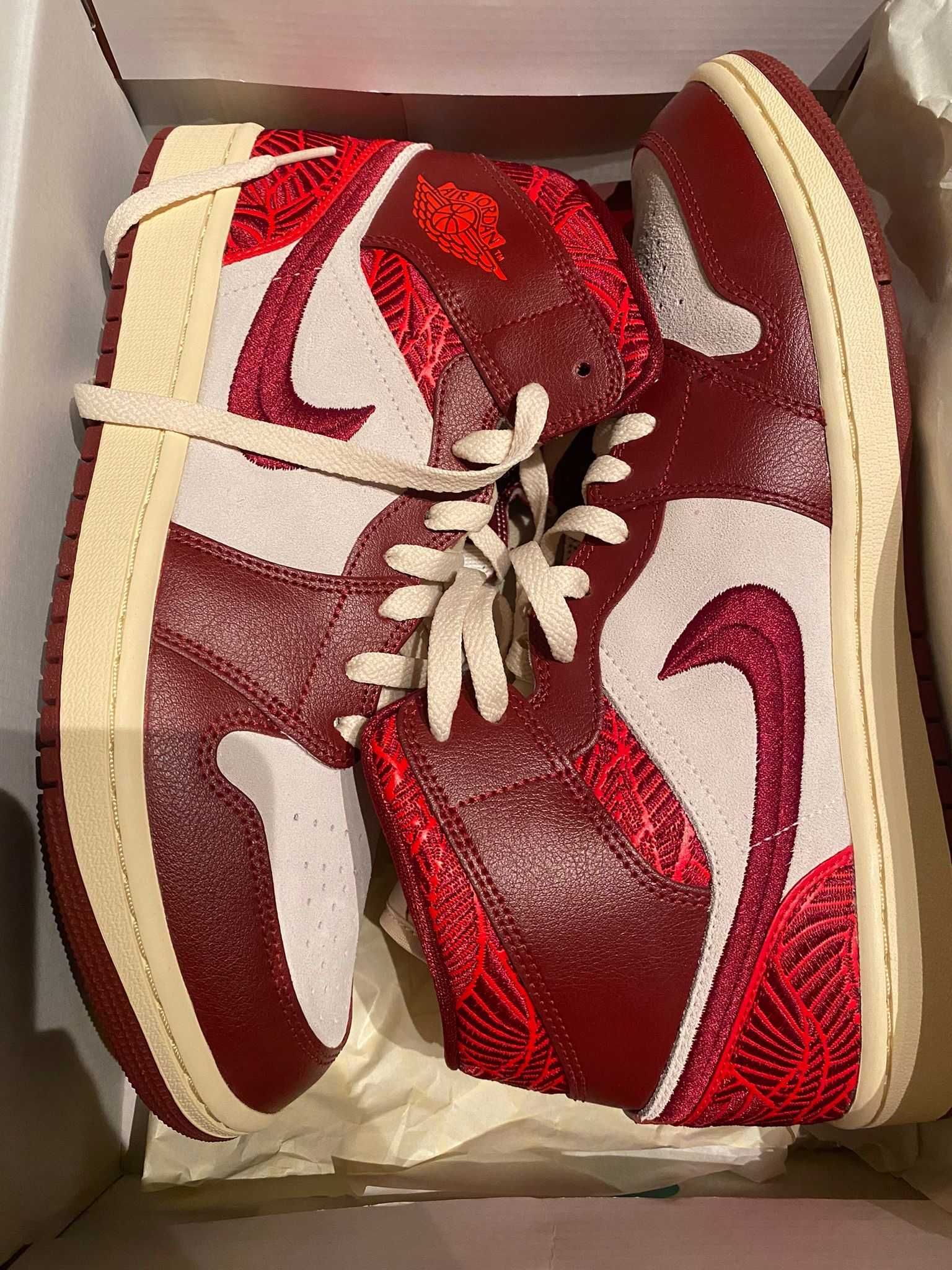 Nike WMNS Air Jordan 1 MID SE Red 44.5