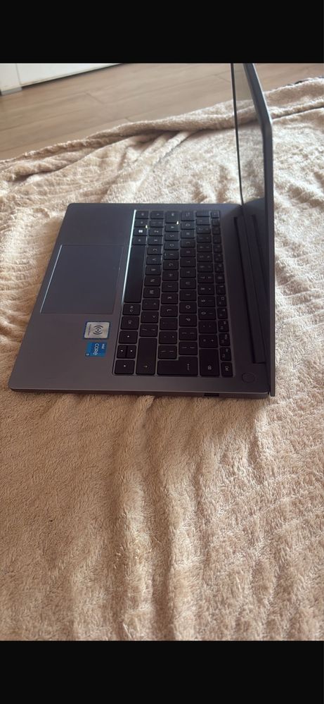 Huawej D14 laptop stan idealny 6 miesiecy