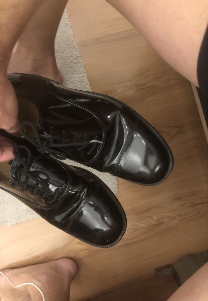 Sapatos pretos brilhantes - 42