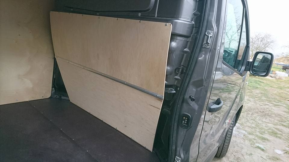 Renault Trafic L1H1 zabudowa przedziału ładunkowego