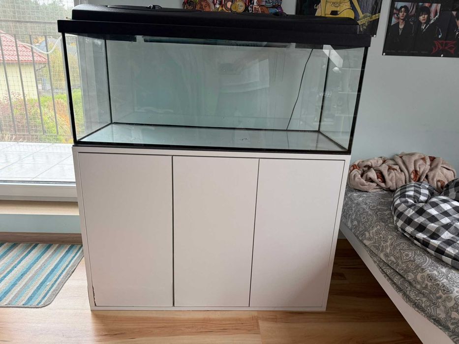Akwarium plus szafka .