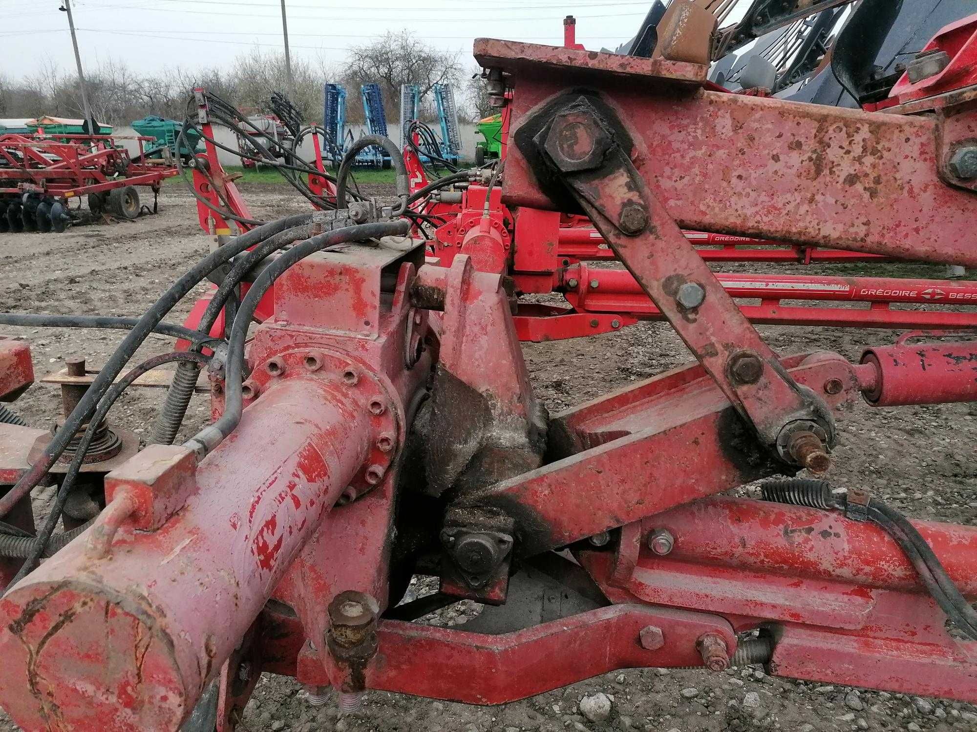 Плуг напівнавісний оборотний SPB9  8/170/100
