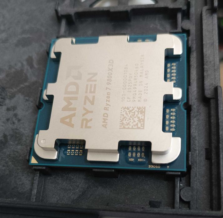 Sprzedam - Procesor Ryzen 7 9800X3D