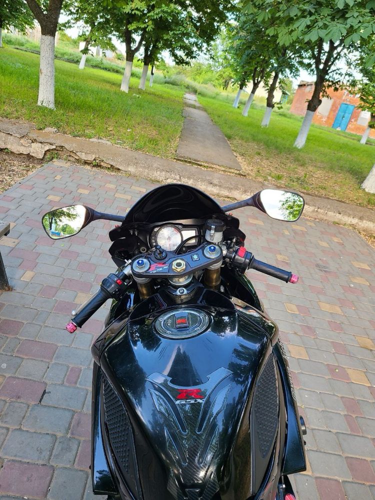 Продам мотоцикл suzuki gsx-r750