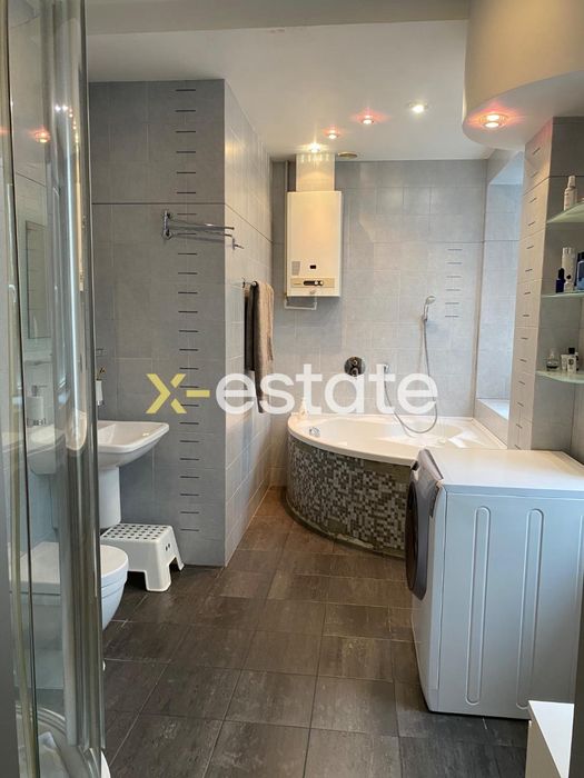 Комісію сплачує власник!!! 3х кімнатна квартира в Центрі