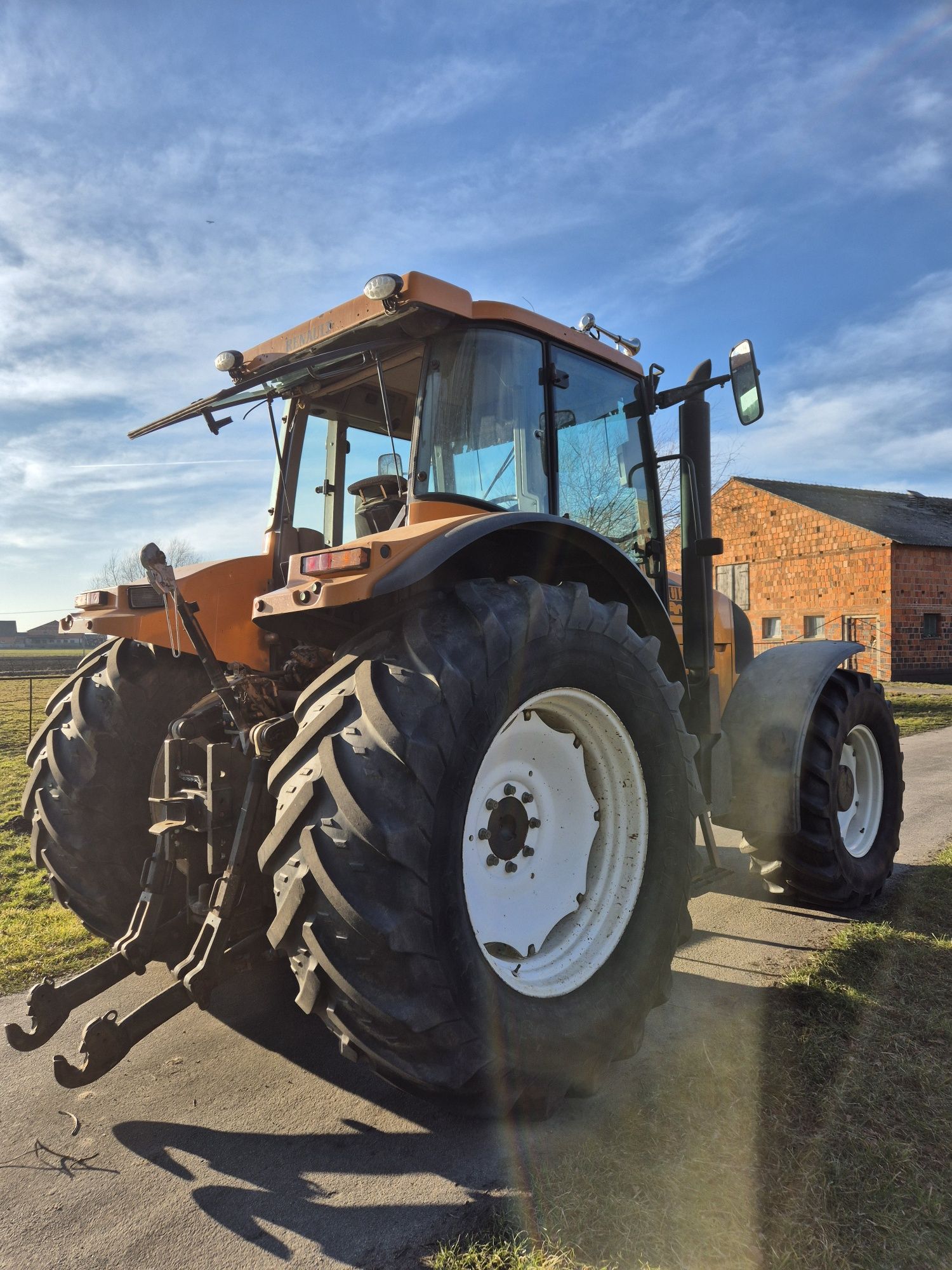Renault Ares 826