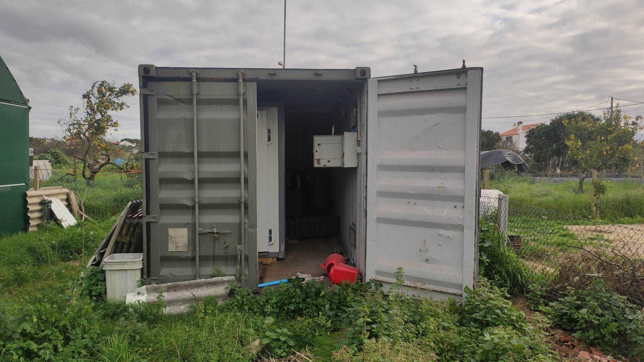 Estufa agricula de 800m2 para venda, com sistema de rega e outros.