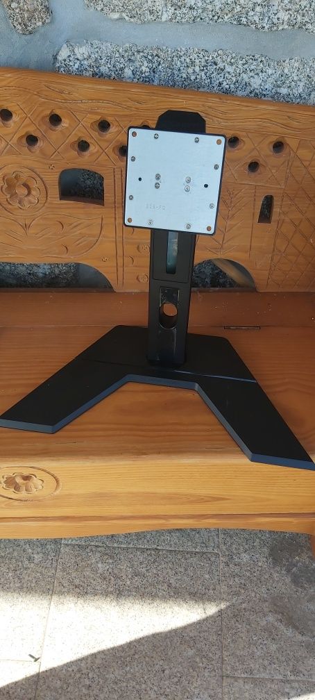 Suporte de monitor GIGABYTE G32QC
