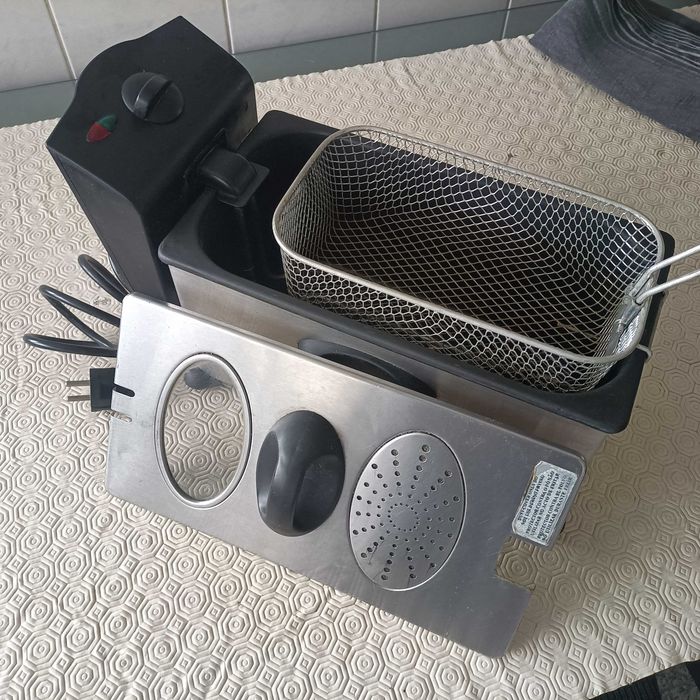 Fritadeira Elétrica a óleo com cesta