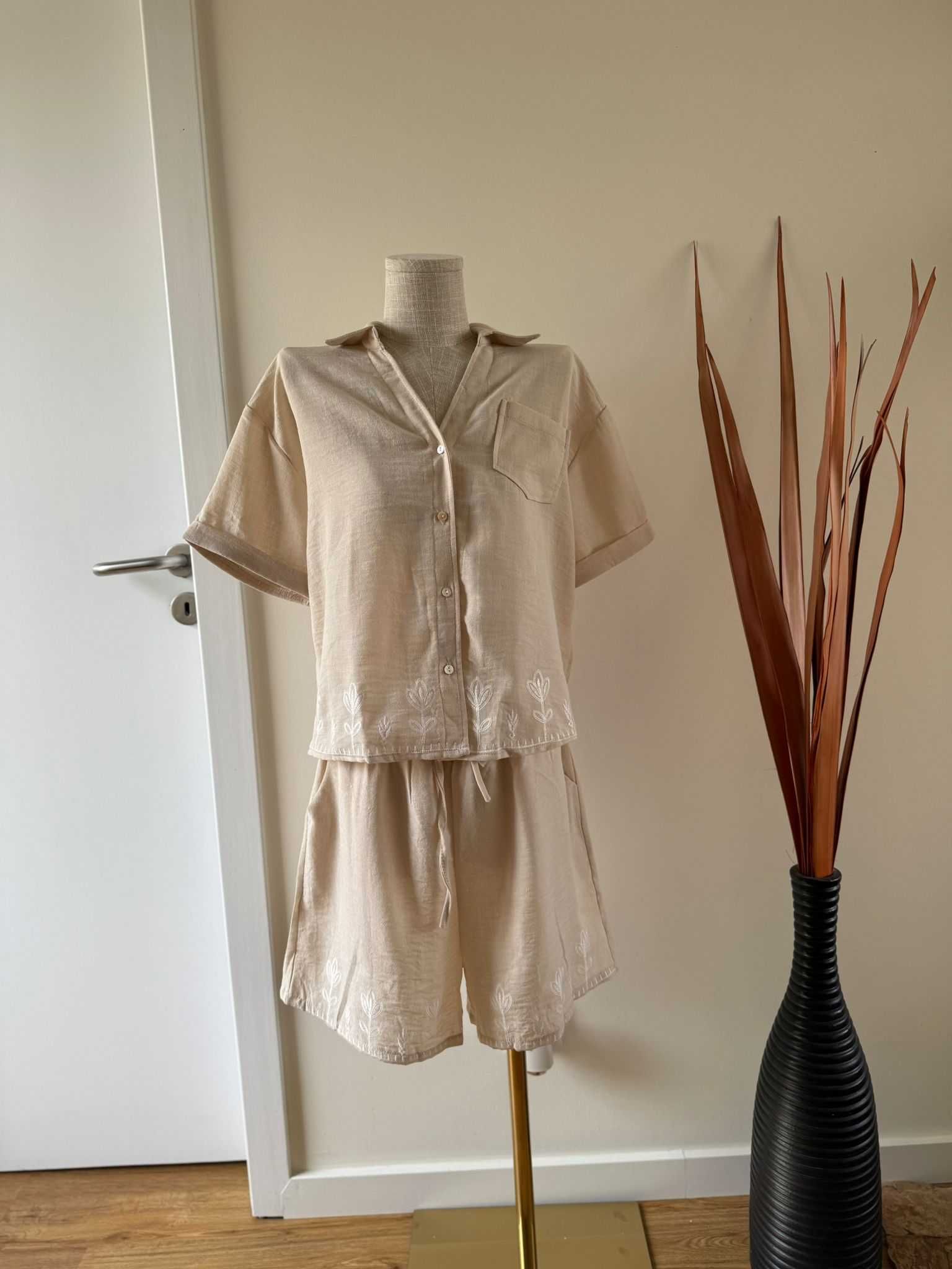 Conjunto calças e camisa