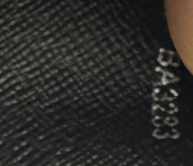 ключница Louis Vuitton Etui 6 Clés из канвы Damier Graphite.