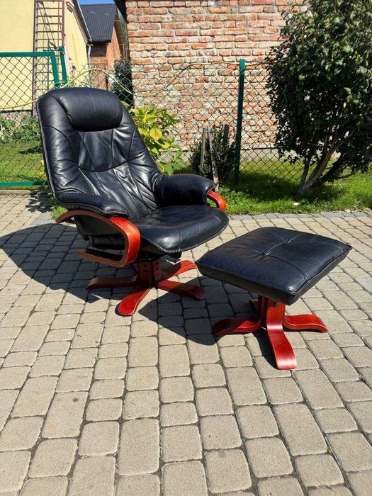 кресло кожаное реклайнер с пуфом или меняю на офисное кресло кожаное