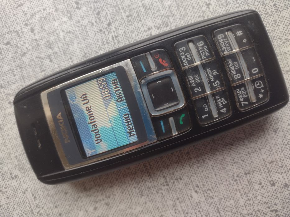 Телефон Нокіа с зарядним