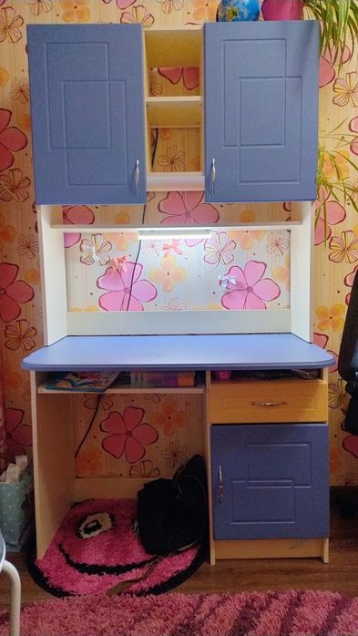 Комплект меблів в дитячу кімнату