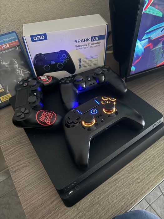 PlayStation 4 + controles + TV smart + cadeira ergométrica + fone e +