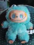Labubu maskotka.