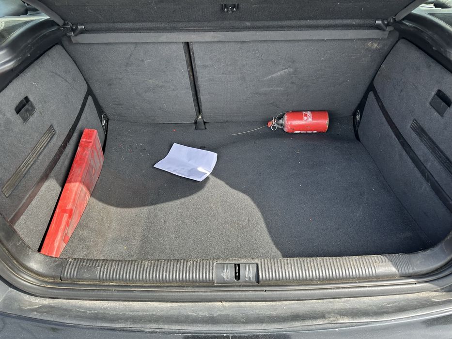 Tapicerka bagażnika Audi A3 8l 5 drzwi Boczki wykładzina komplet