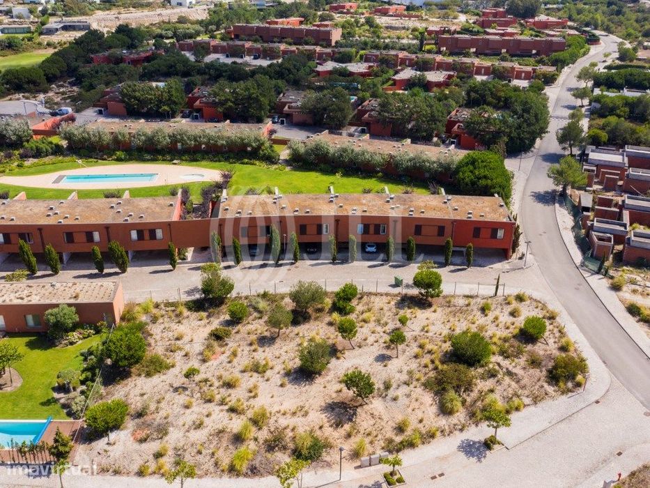 Terrenos, para moradias T3 e T4, no Bom Sucesso, Óbidos