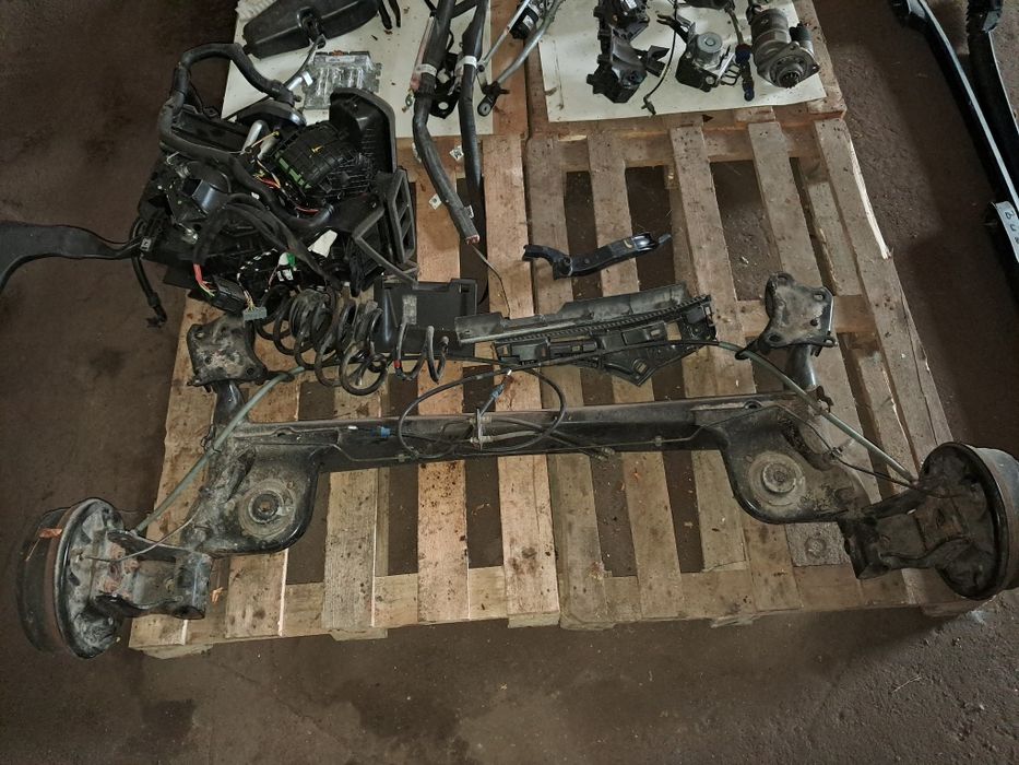 Задняя балка Рено Дастер 2022 года