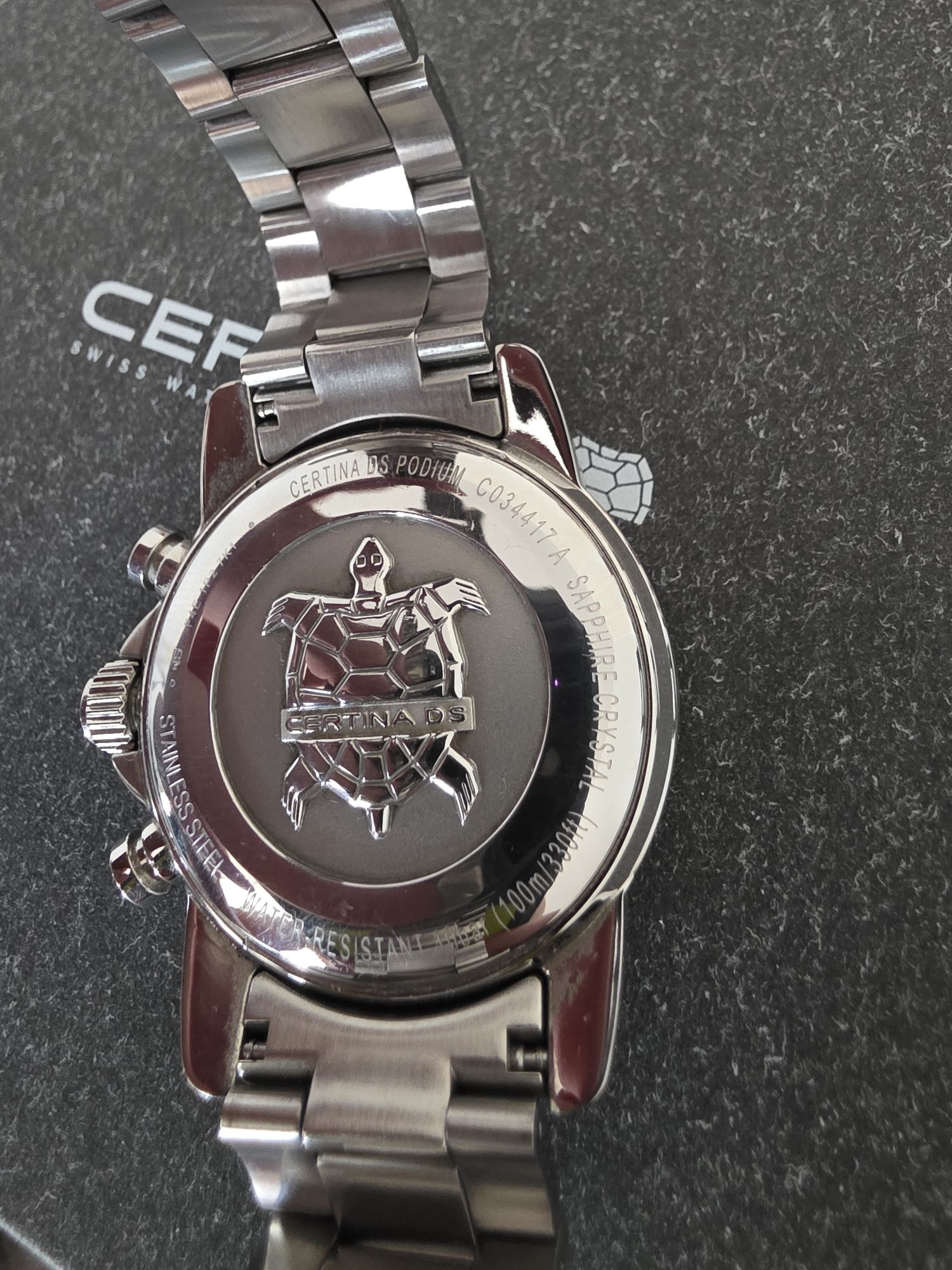 Продаю швейцарський годинник certina