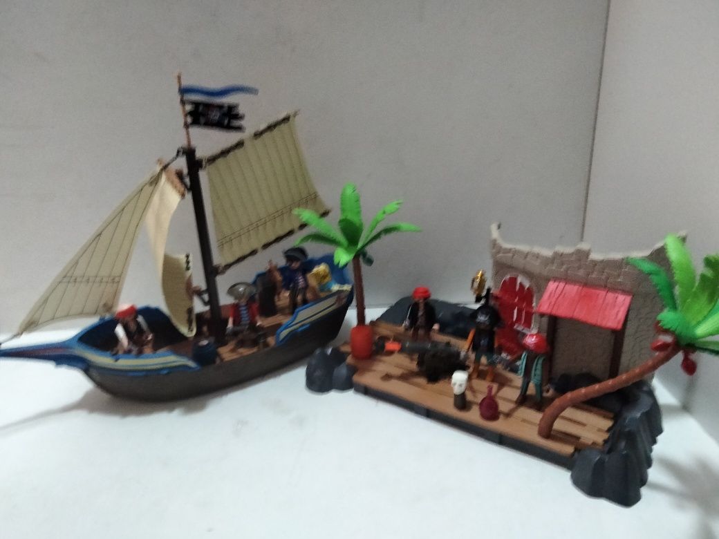 Playmobil statek i baza piratów