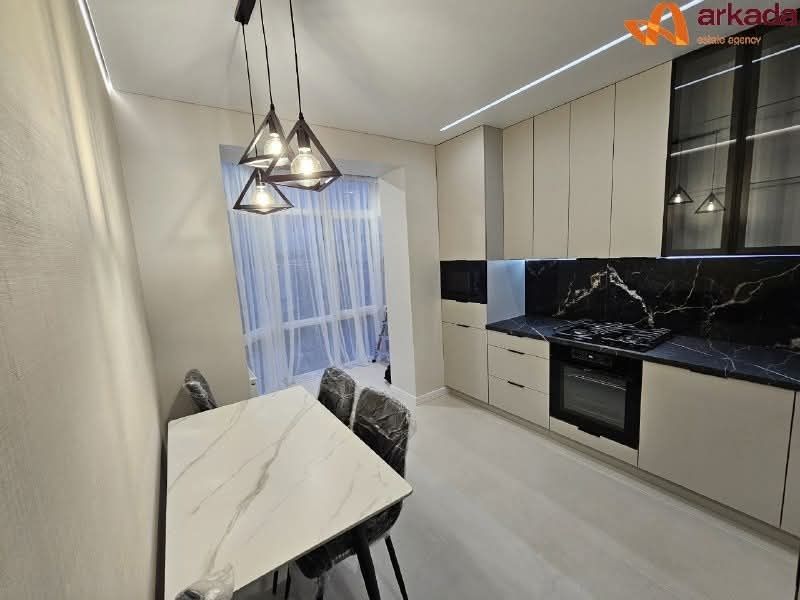 Двокімнатна квартира, Центр, вул.Довга, програми, постанови