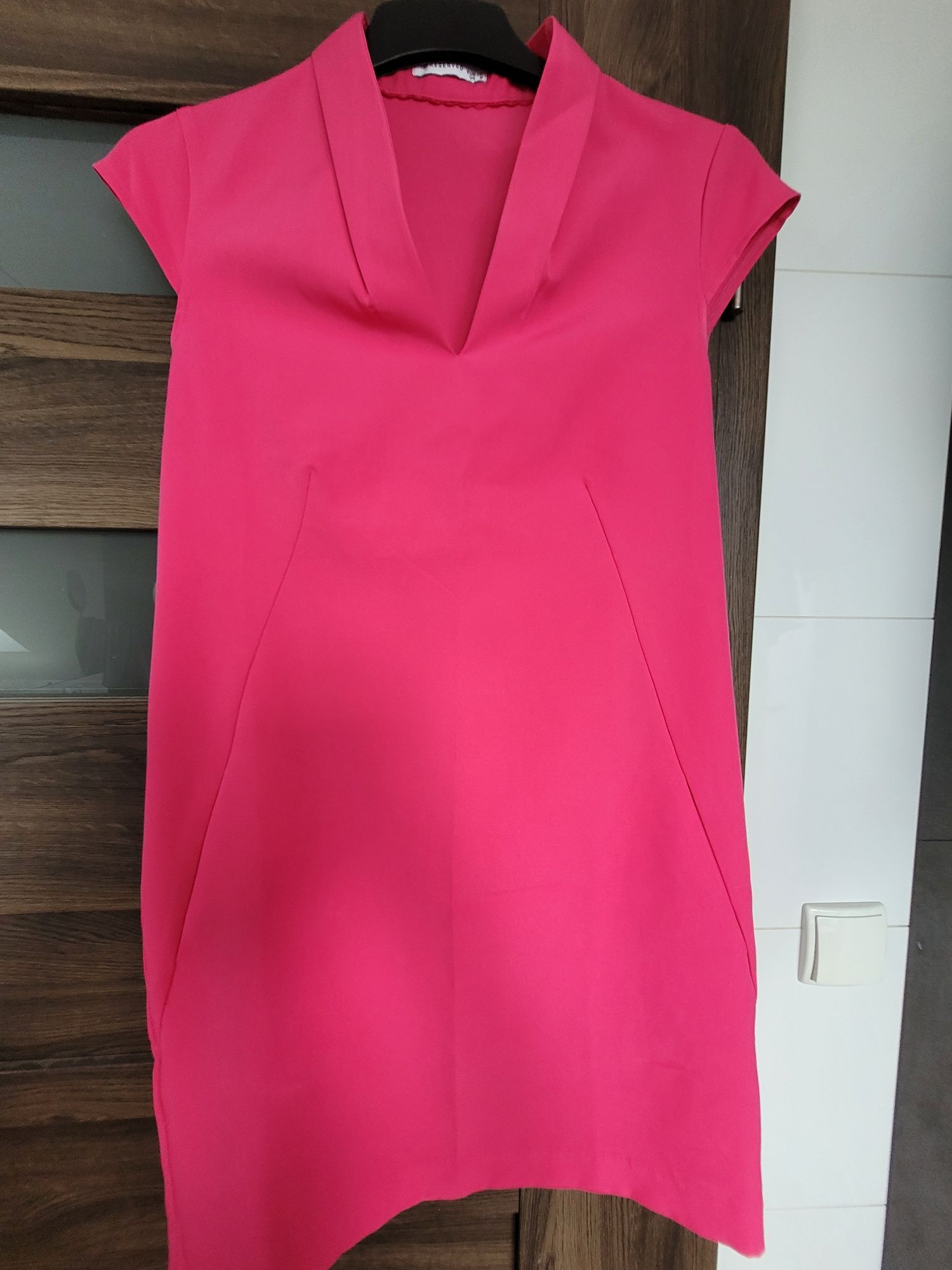 Sukienka Reserved fuksjowa (różowa) z krótkim rękawem