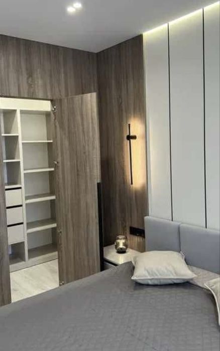 Продам 2к квартиру в ЖК Варшавський 2. Низький поверх