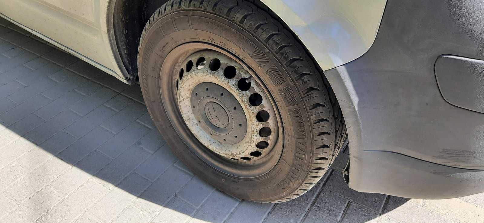 бус Volkswagen T5 дизель  1,9, механика 2006 г/в высокий серебристый