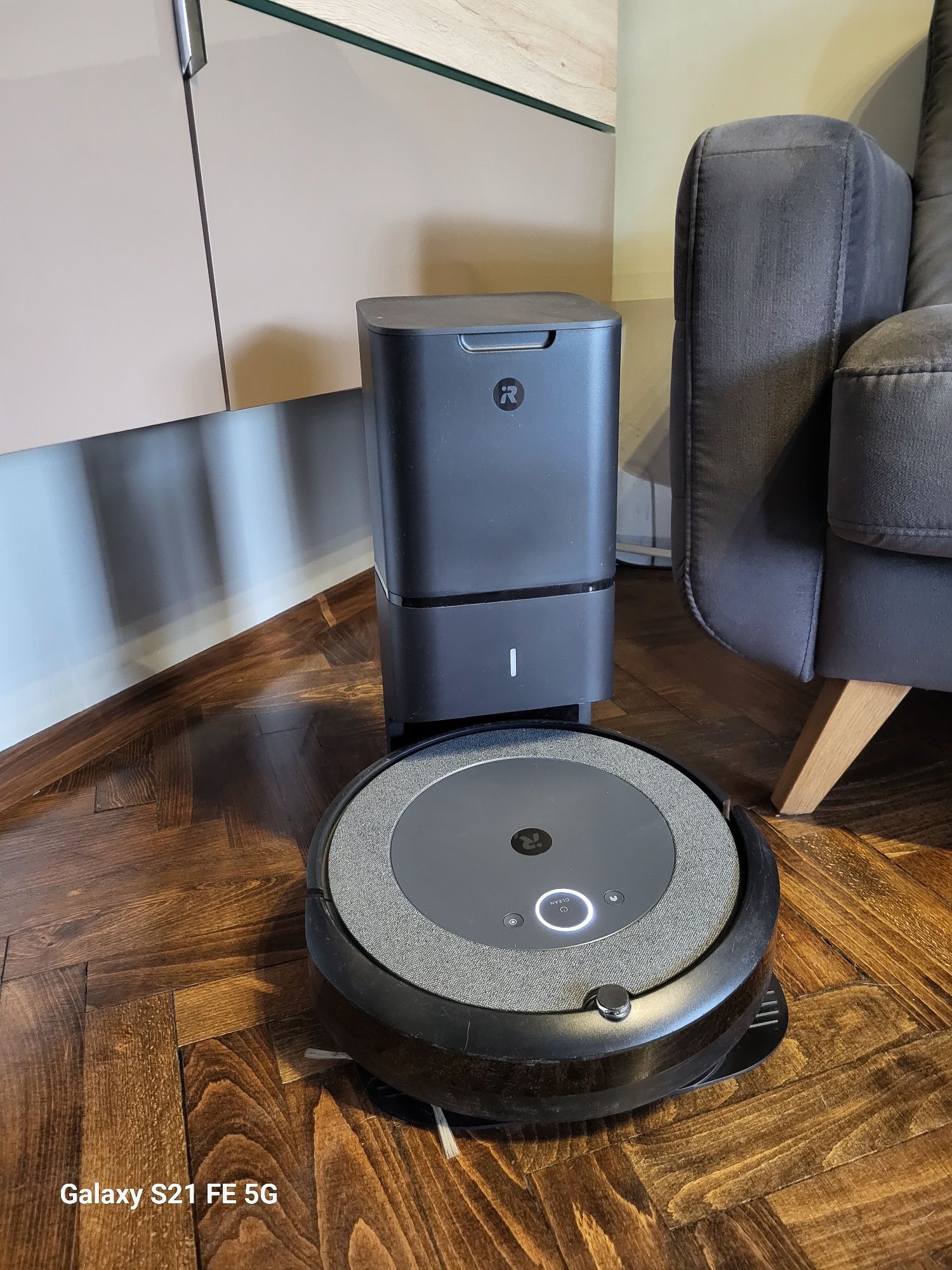ROOMBA I3+ w komplecie że stacją dokującą