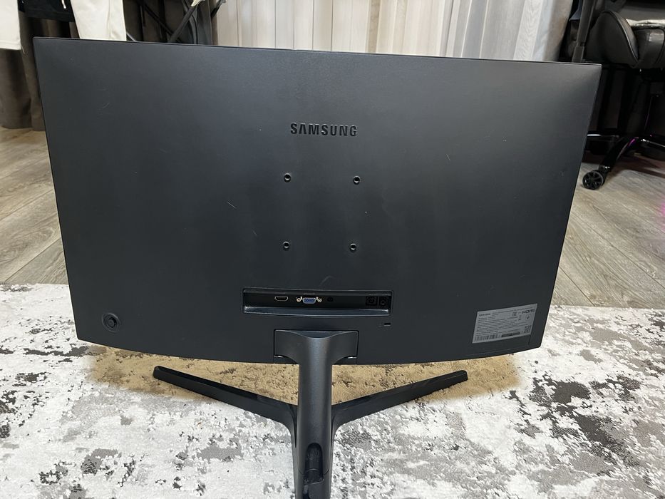 Продам изогнутый монитор samsung