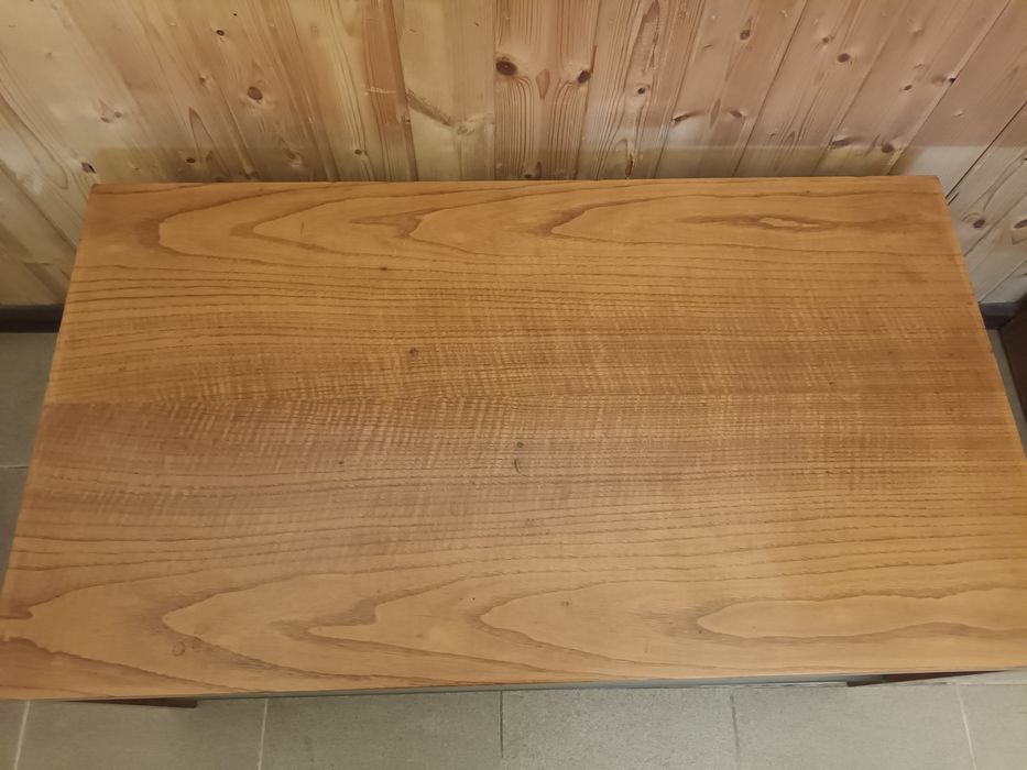 Mesa de centro em madeira maciça