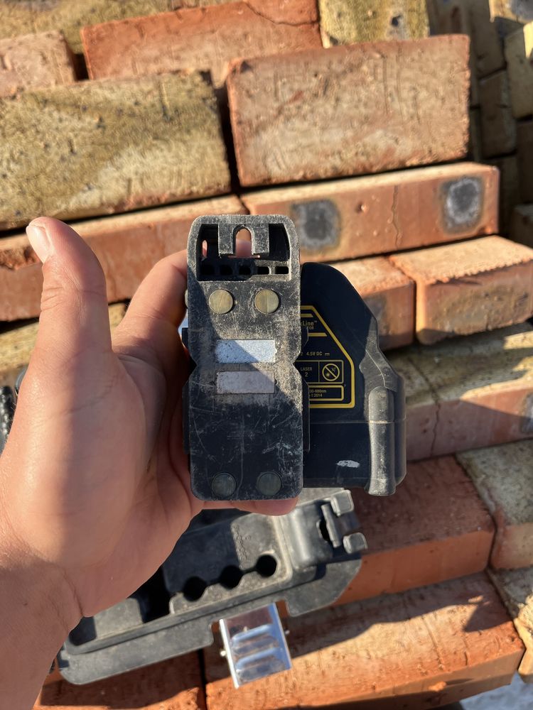 Лазерний рівень DeWALT