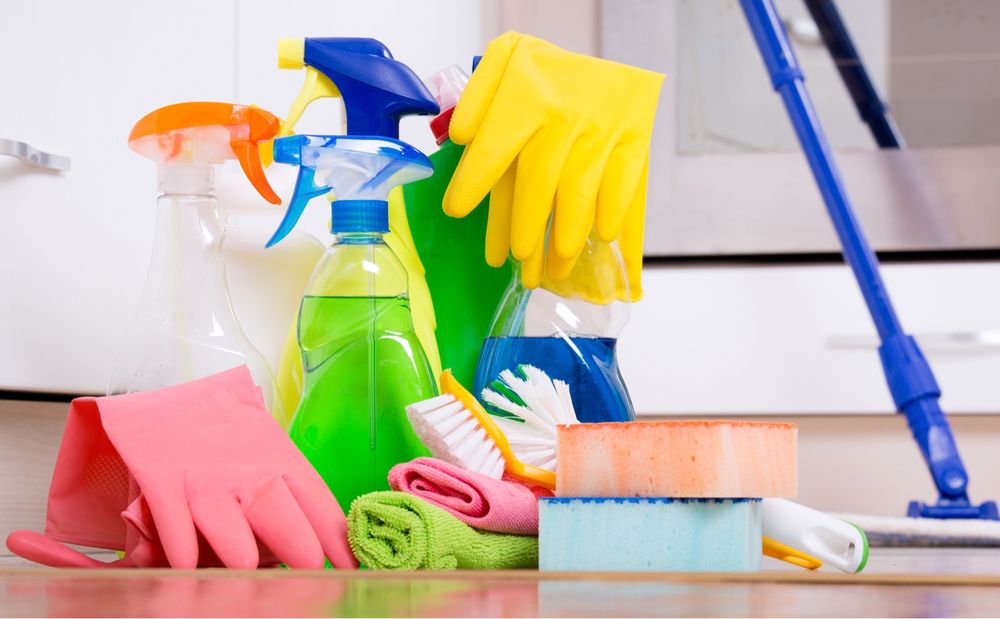 Sprzątanie, mycie okien, pranie dywanów