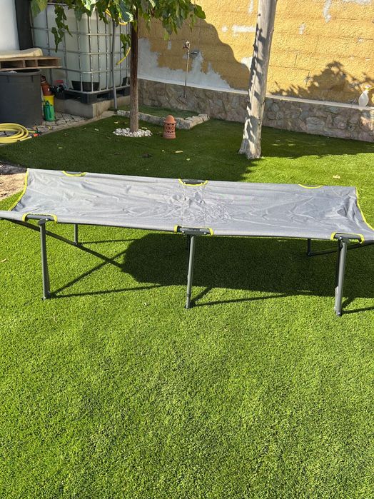 Cama de campismo dobrável