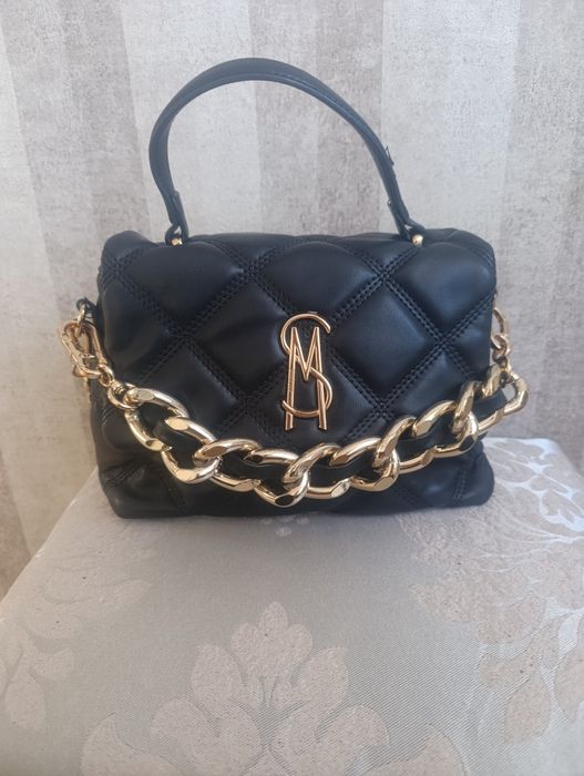 Torebka Steve Madden czarna złoty łańcuch łańcuszek logo pikowana