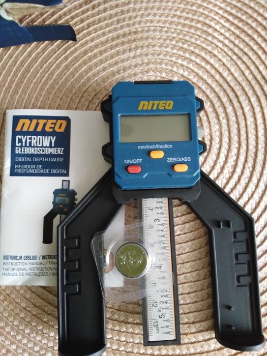 Cyfrowy głębokościomierz nowy