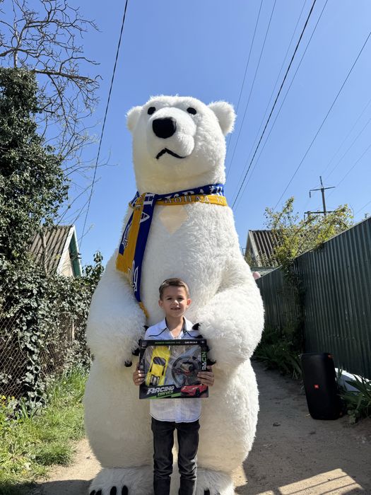 Поздравление!Привітання!Белый мишка,и очень много других персонажей!