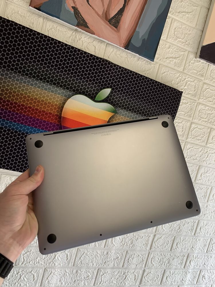 Продам маккбук MacBook Pro 13-inch M1 2020 a2338